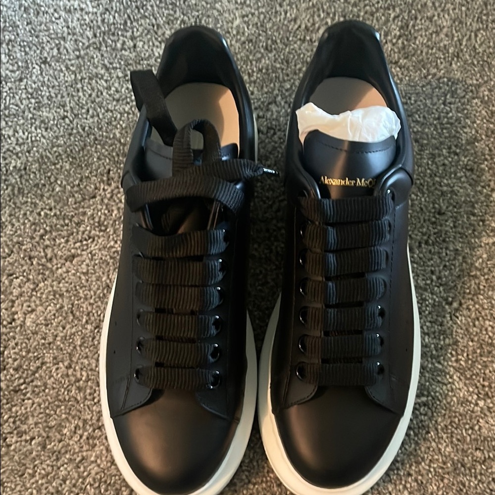 Alexander McQueen Black Sneakers Minimalist Low-Top

Never worn original box